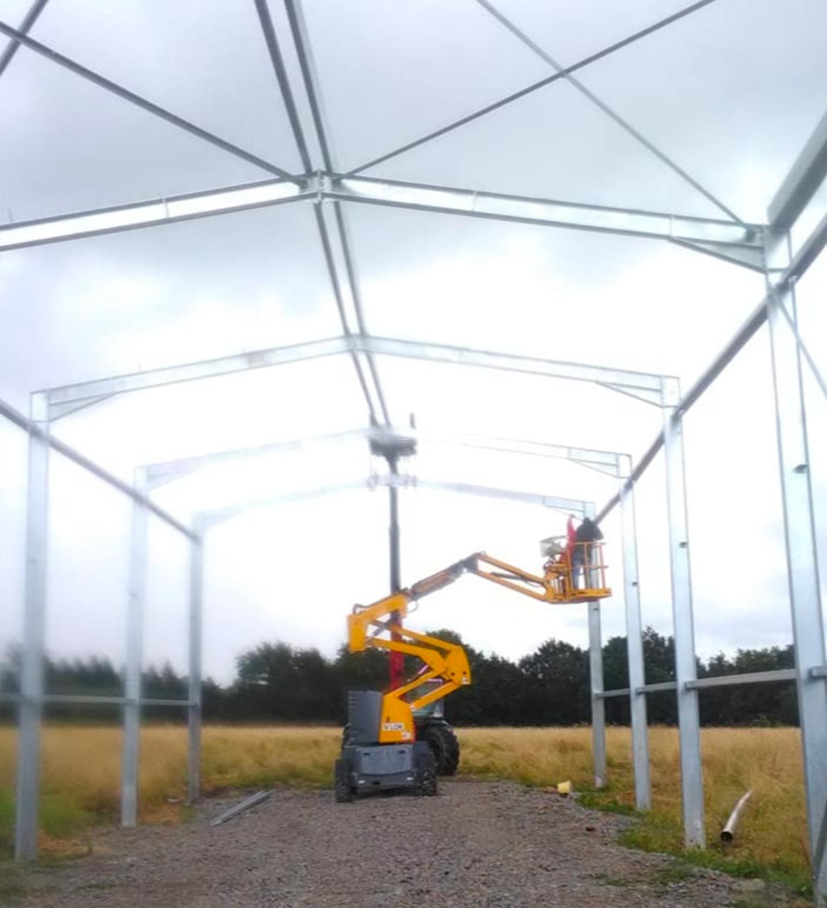 1-Mise-en-place-d'une-scene-par-l'équipe-Led-Event