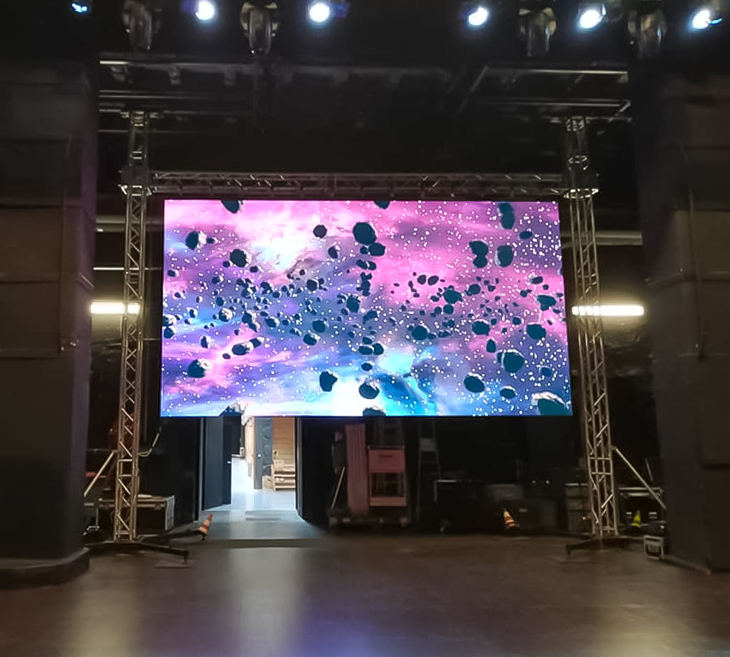 2-Écran-géant-intérieur