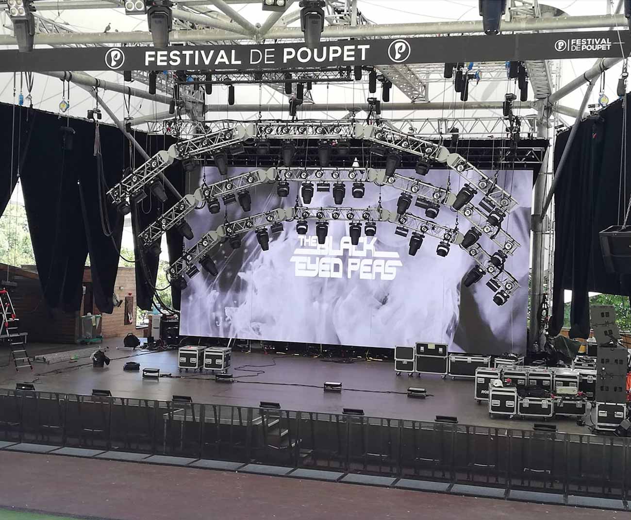 2-Installation-de-podium-en-Vendée